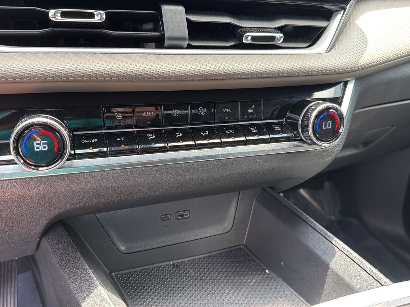 Used 2025 Chevrolet Equinox LT w/ Convenience Package II FWD image 26
