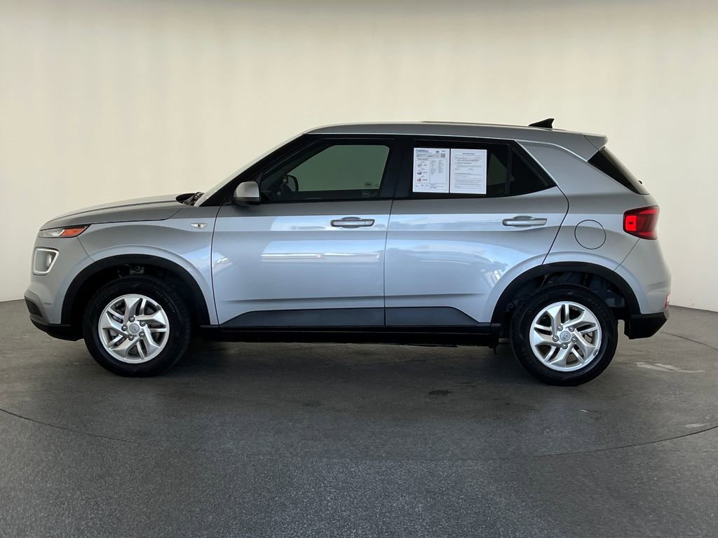 Used 2021 Hyundai Venue SE image 7
