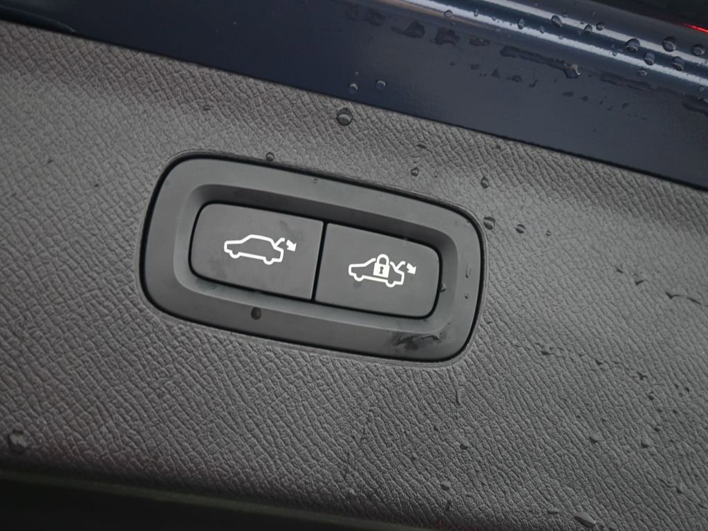 Used 2020 Volvo XC90 T5 Momentum w/ Protection Package image 37