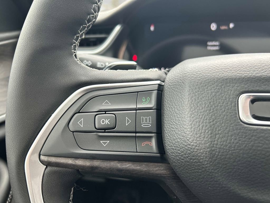 New 2025 Jeep Grand Cherokee Limited w/ Luxury Tech Group II image 11