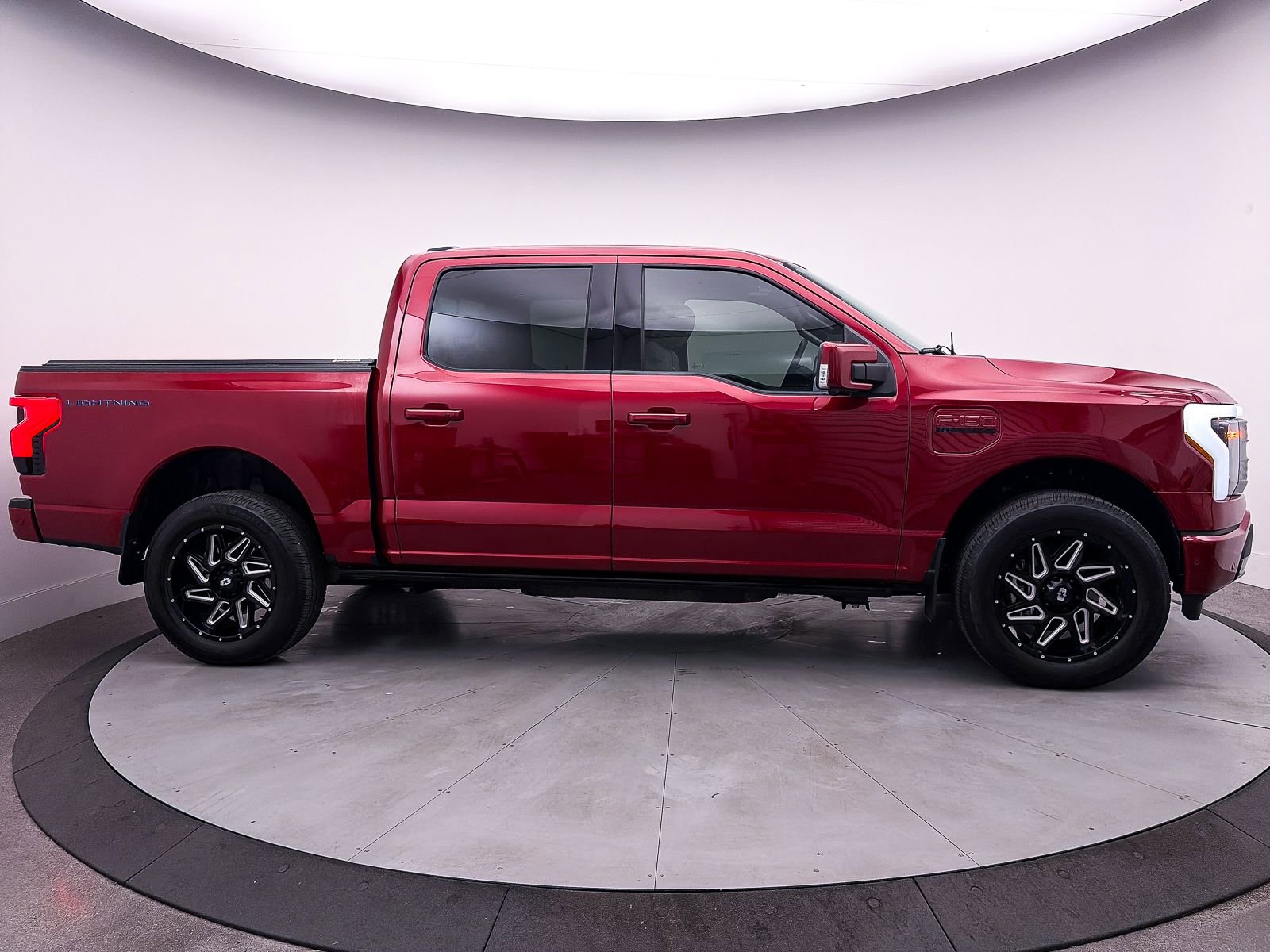 Used 2023 Ford F150 Lightning Platinum image 48