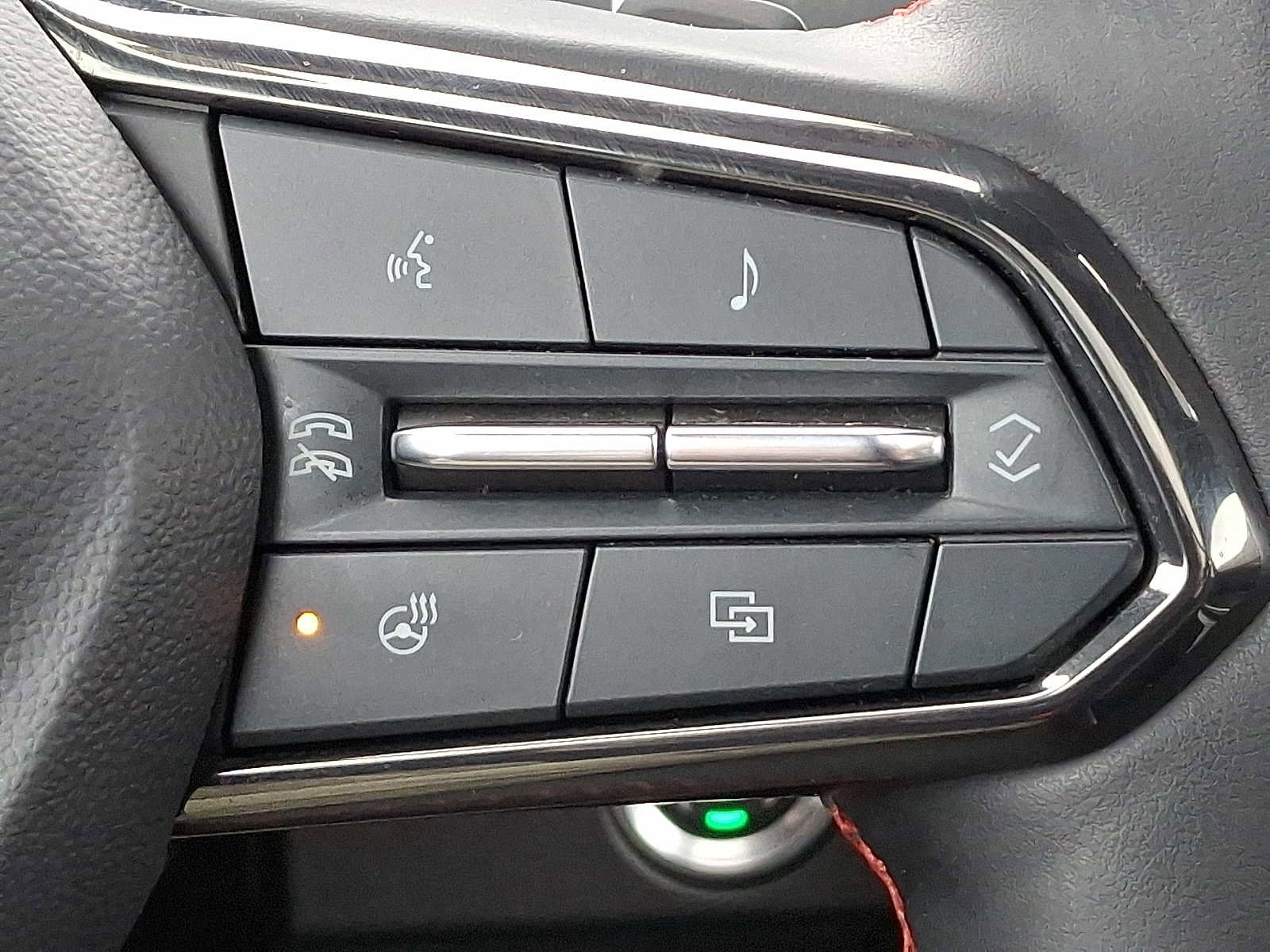 Used 2024 Chevrolet Traverse RS image 24