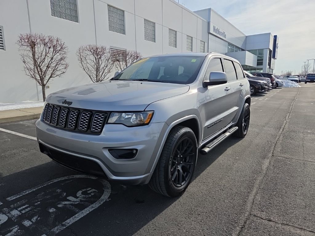 Used 2019 Jeep Grand Cherokee Altitude image 47