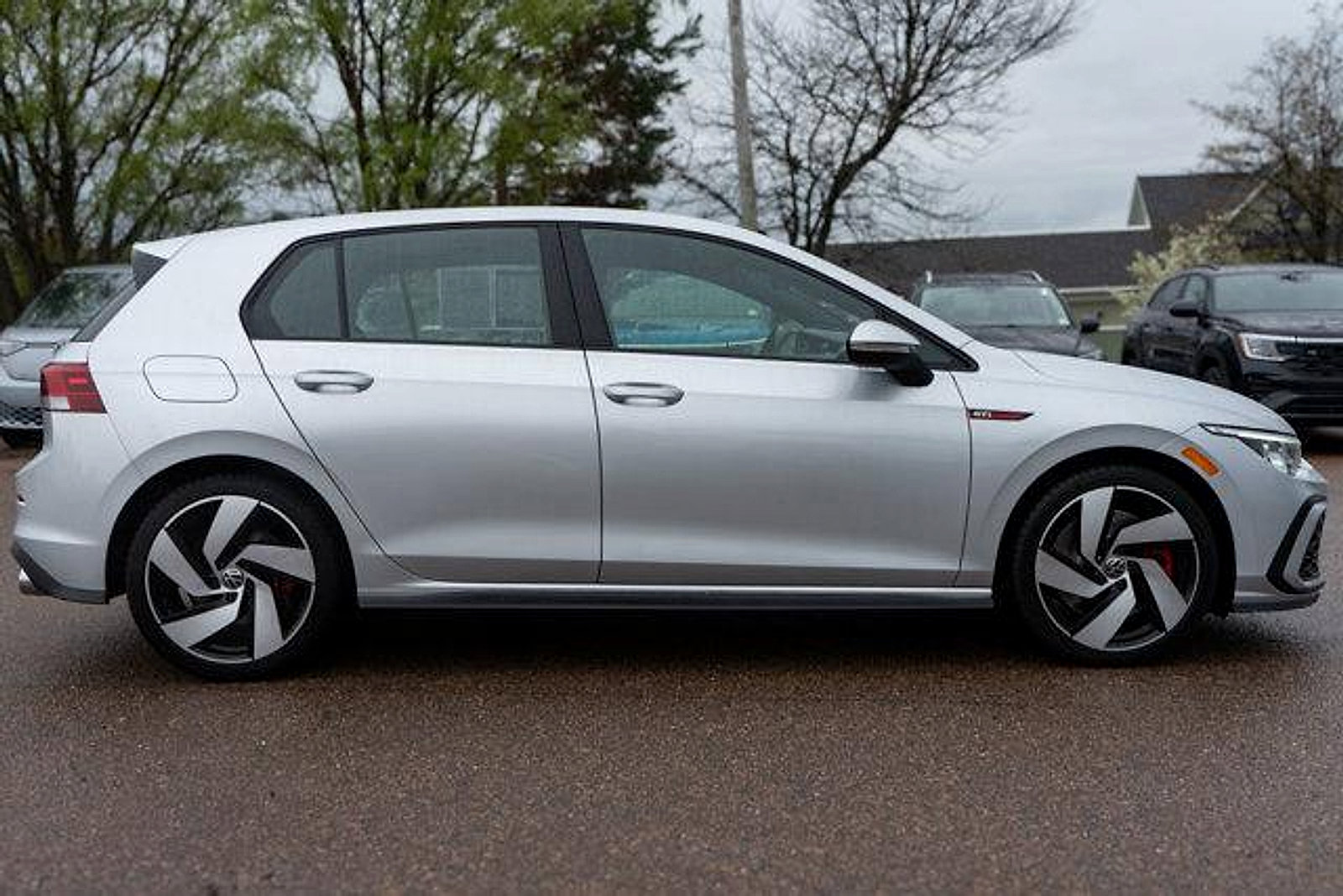Certified 2023 Volkswagen GTI SE FWD image 7
