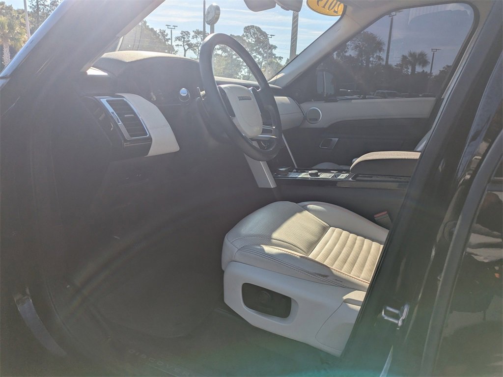 Used 2019 Land Rover Discovery HSE image 3