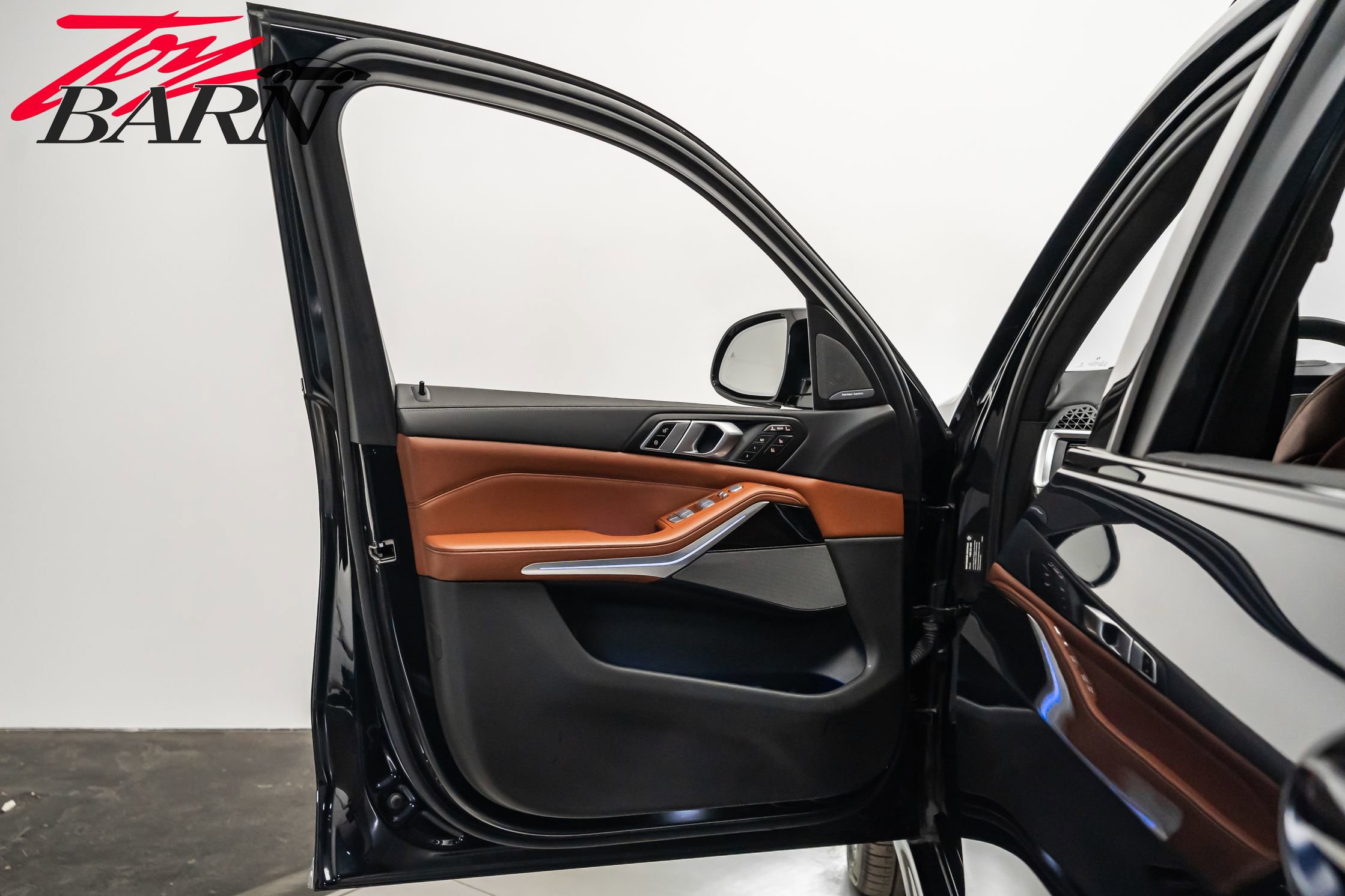 Used 2023 BMW X7 M60i w/ Executive Package image 17