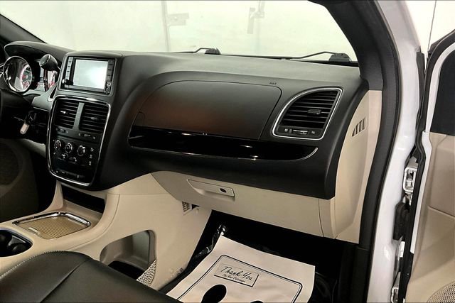 Used 2019 Dodge Grand Caravan SXT image 16