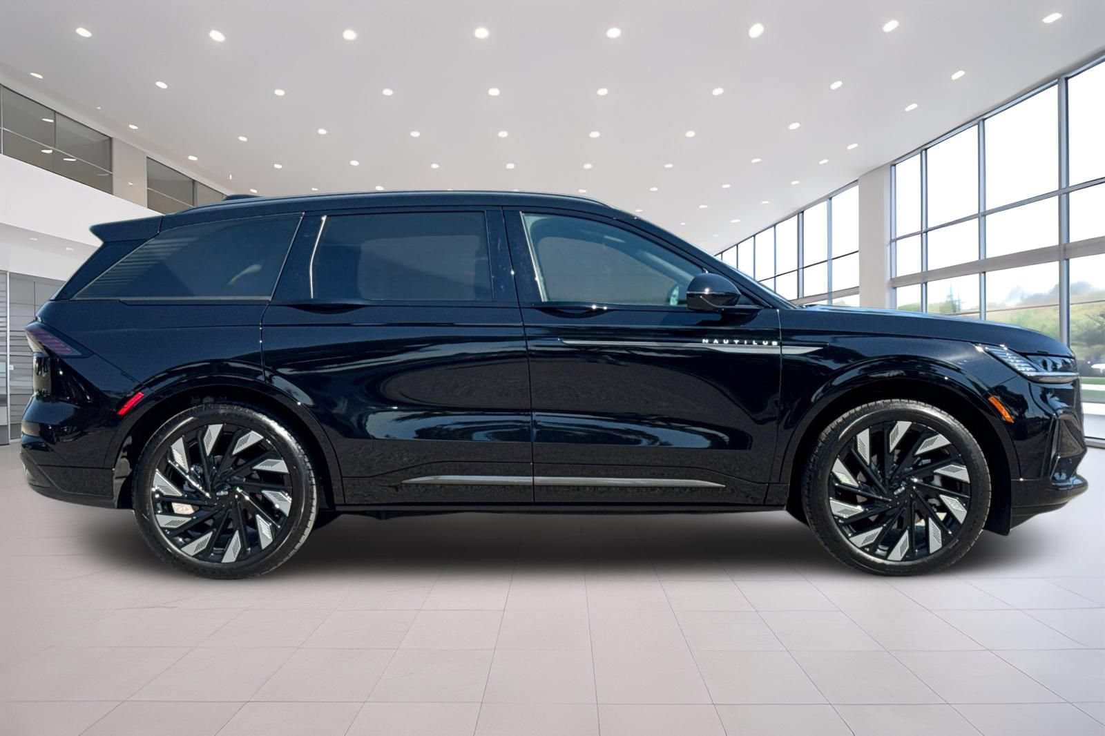 Used 2026 Lincoln Nautilus Reserve AWD/4WD image 3
