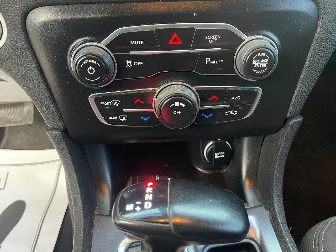 Used 2018 Dodge Charger SXT image 14