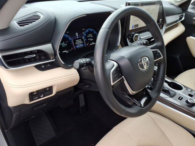 Certified 2024 Toyota Highlander Limited AWD/4WD image 7