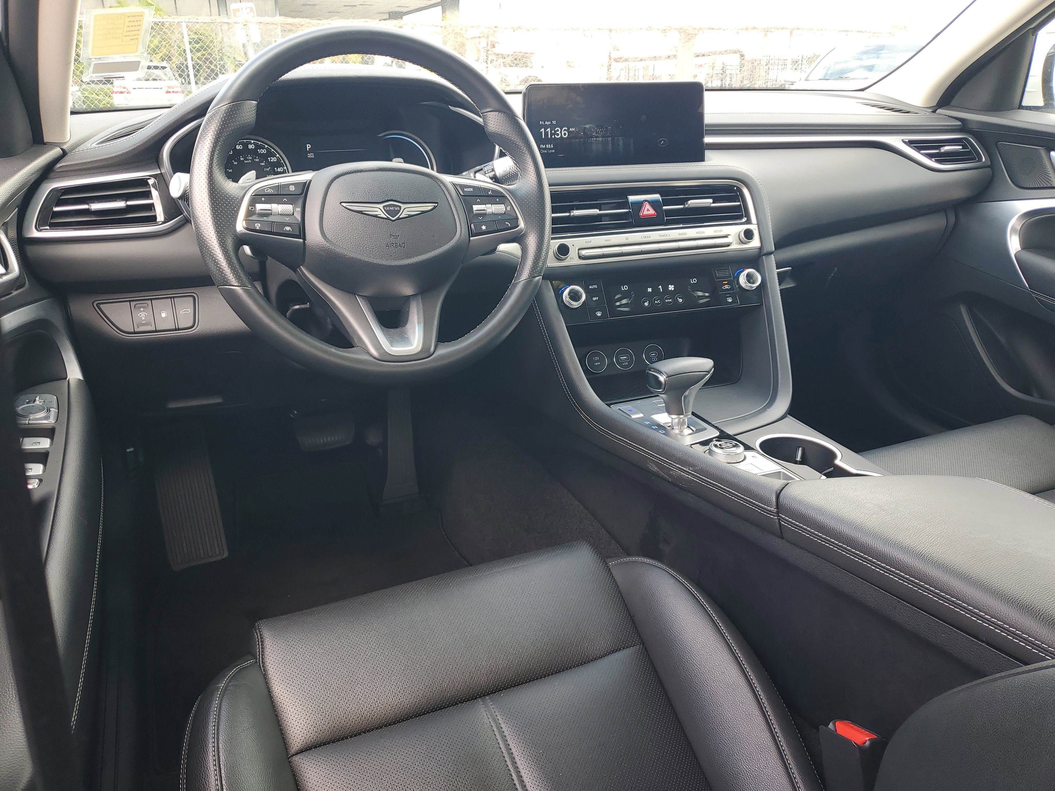 Used 2025 Genesis G70 2.5T image 15