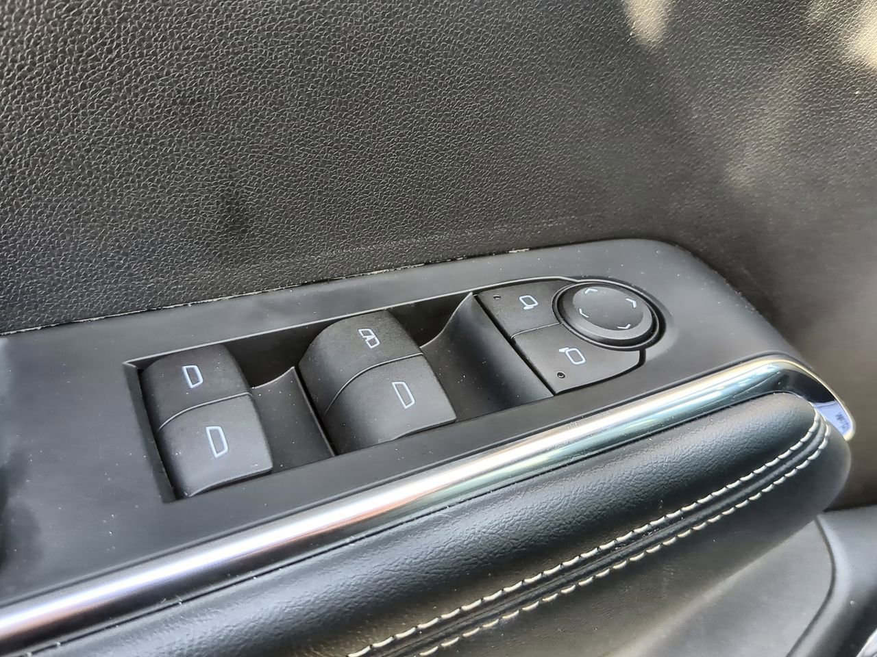 Used 2025 GMC Acadia Elevation w/ Elevation Premium Package image 23