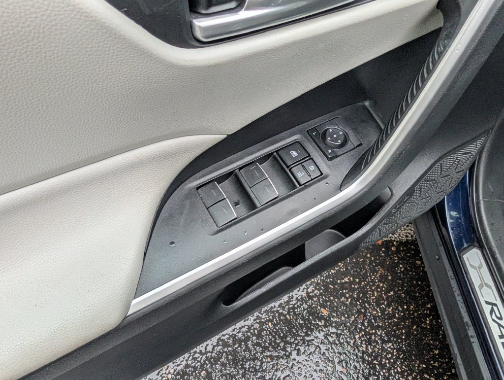 Used 2024 Toyota RAV4 XLE AWD/4WD image 15