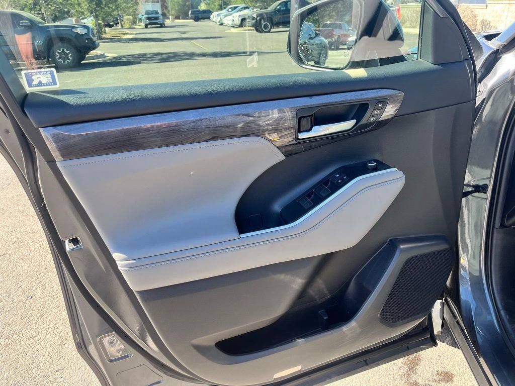 Used 2020 Toyota Highlander Limited image 15