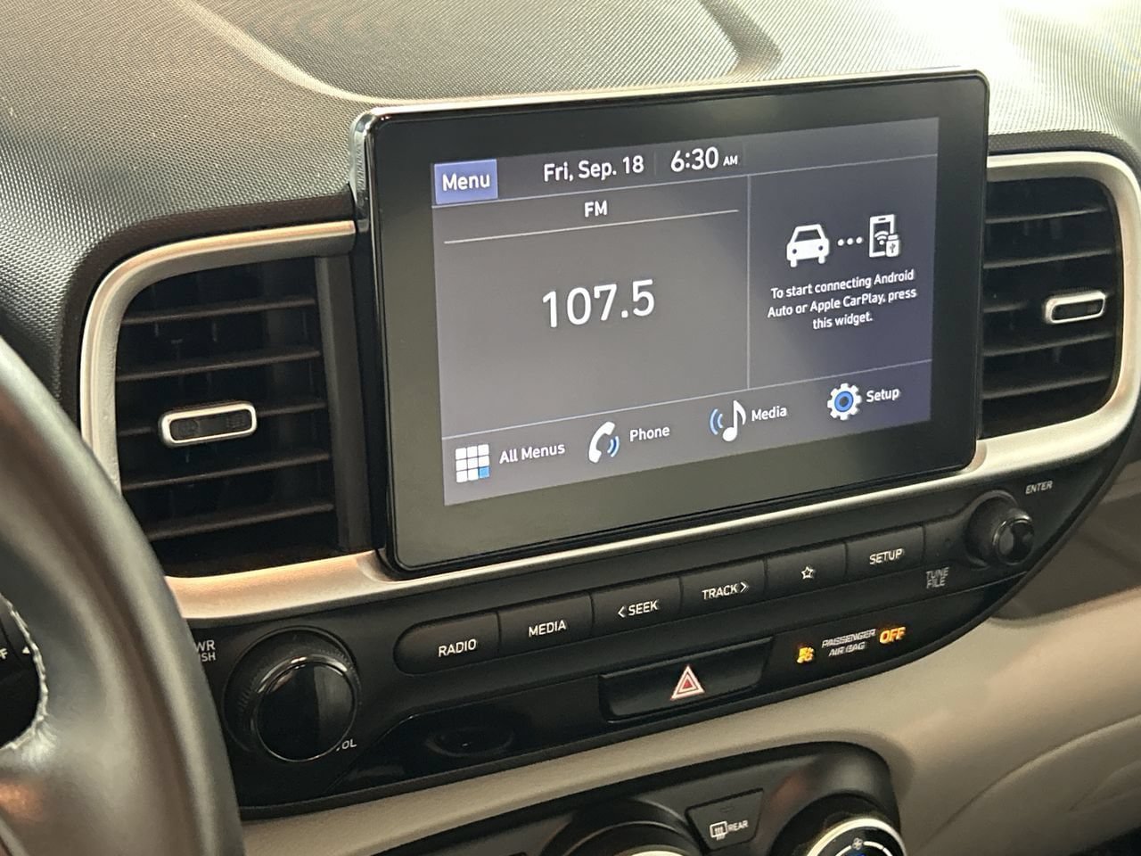 Used 2025 Hyundai Venue SEL FWD image 18