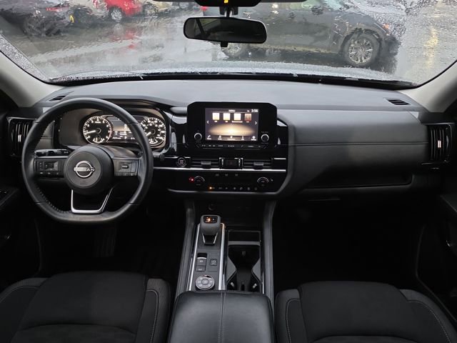 Used 2024 Nissan Pathfinder SV image 12