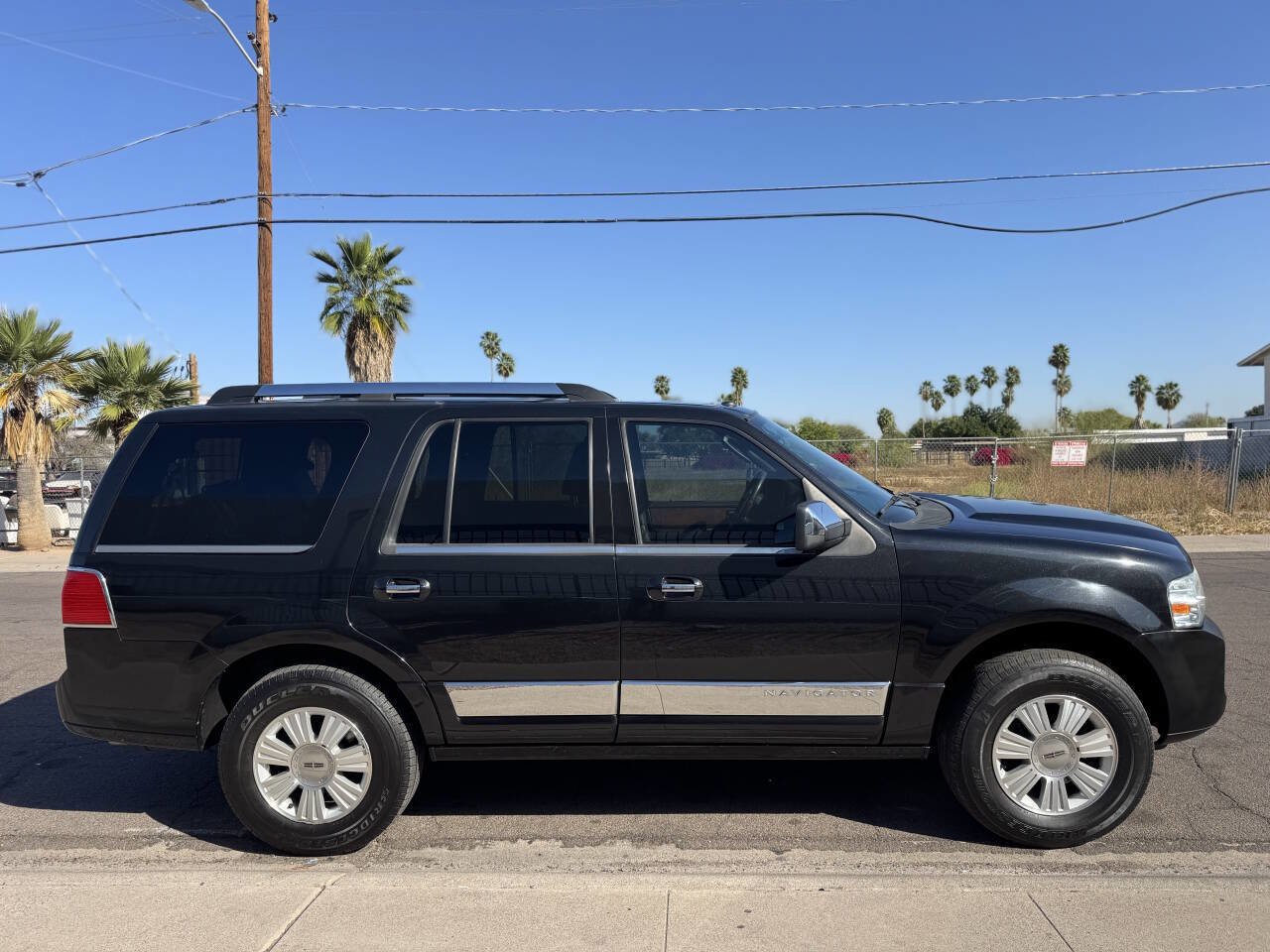 Used 2014 Lincoln Navigator 2WD image 4
