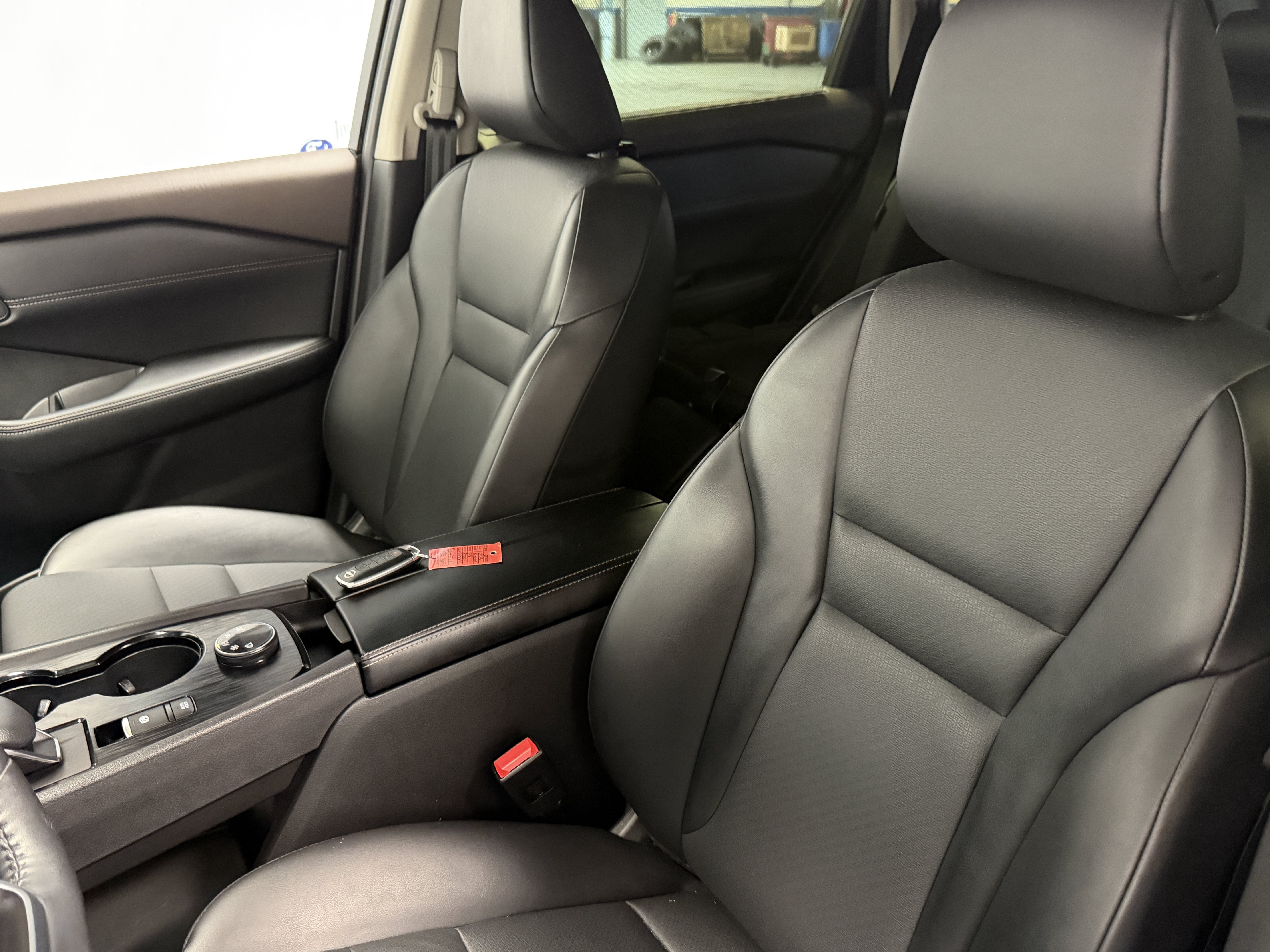 Used 2023 Nissan Rogue SV w/ SV Premium B Package AWD/4WD image 18