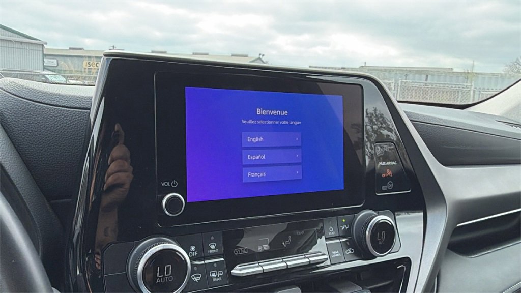 Used 2024 Toyota Highlander LE image 28