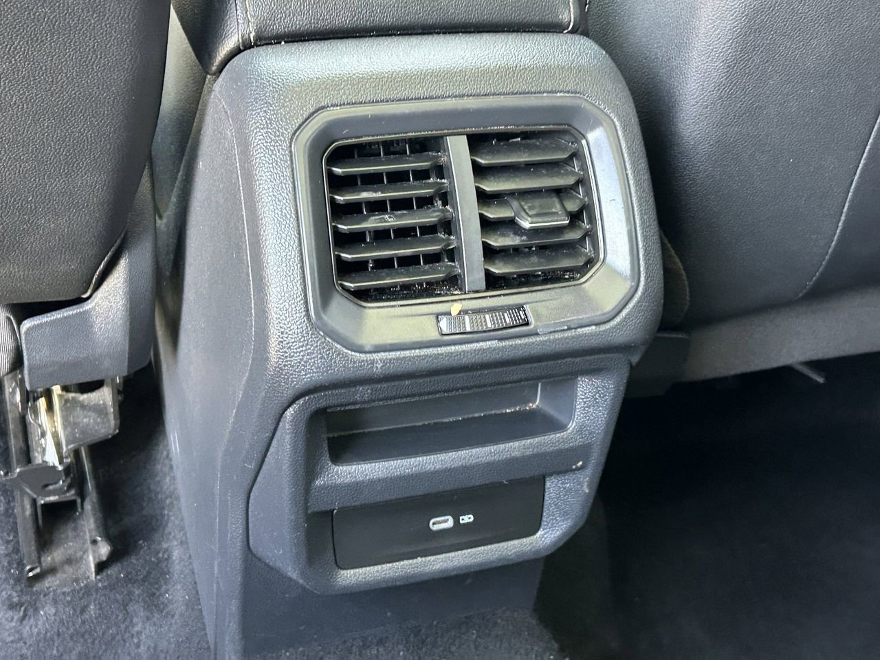 Used 2022 Volkswagen Taos SE FWD image 14