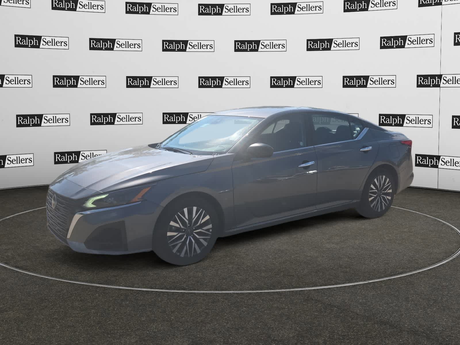 Used 2025 Nissan Altima 2.5 SV FWD image 2