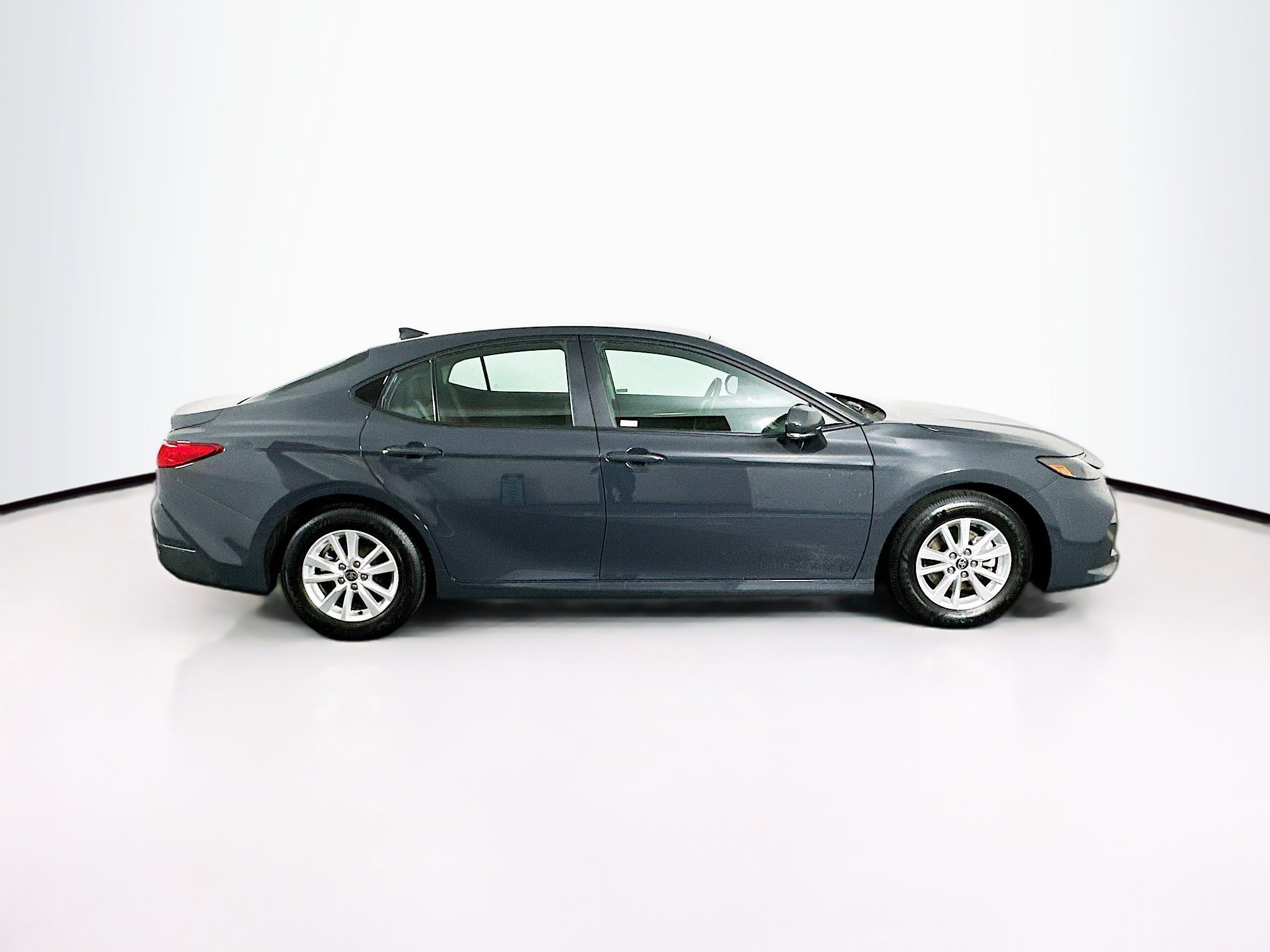 Used 2025 Toyota Camry LE image 10