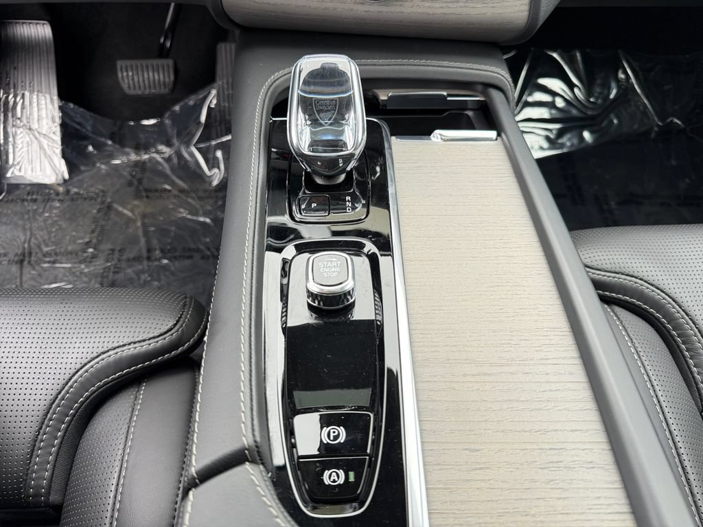 Used 2025 Volvo XC90 T8 Ultra w/ Protection Package Premier AWD/4WD image 18