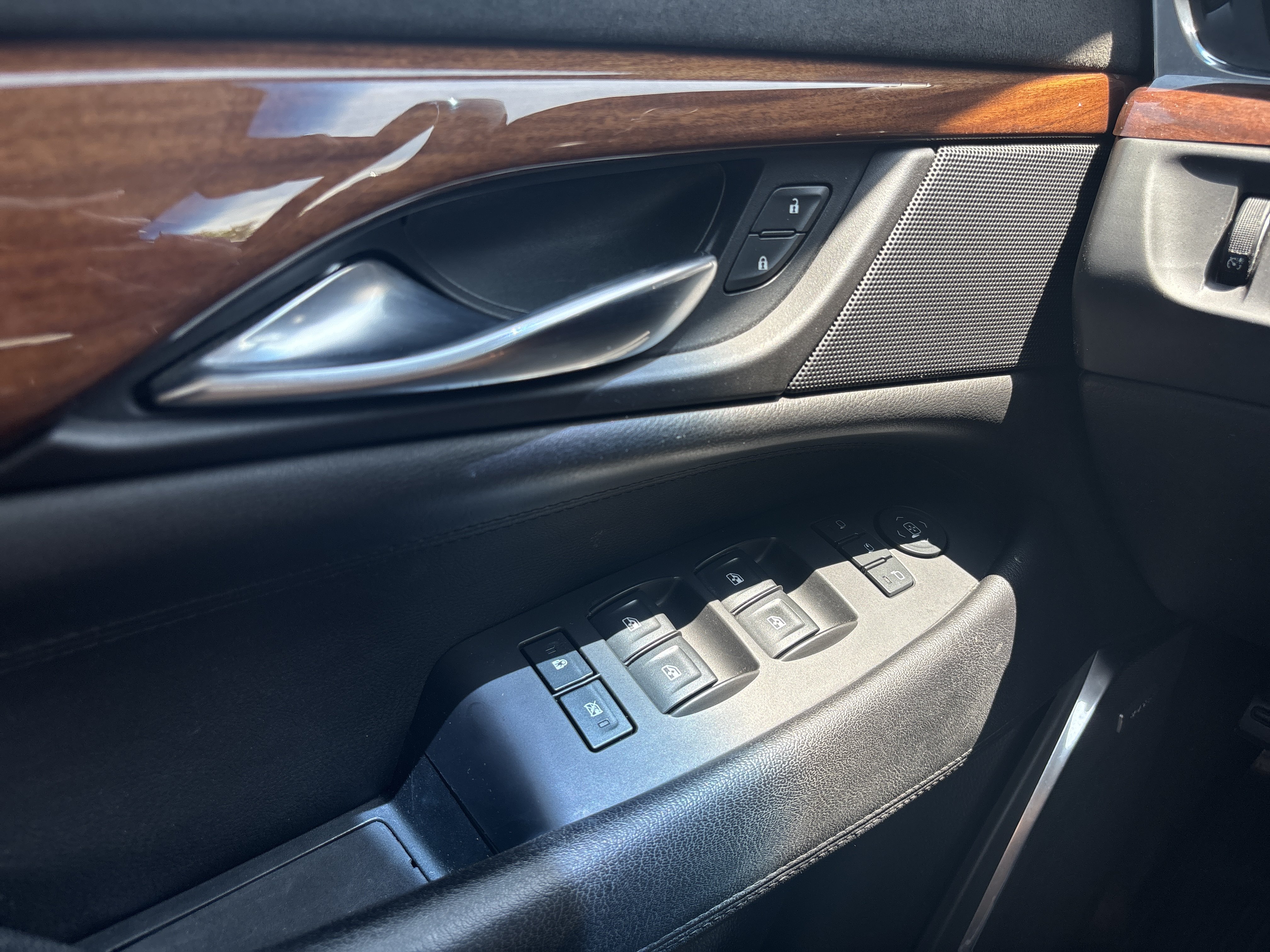 Used 2016 Cadillac Escalade ESV Luxury AWD/4WD image 30