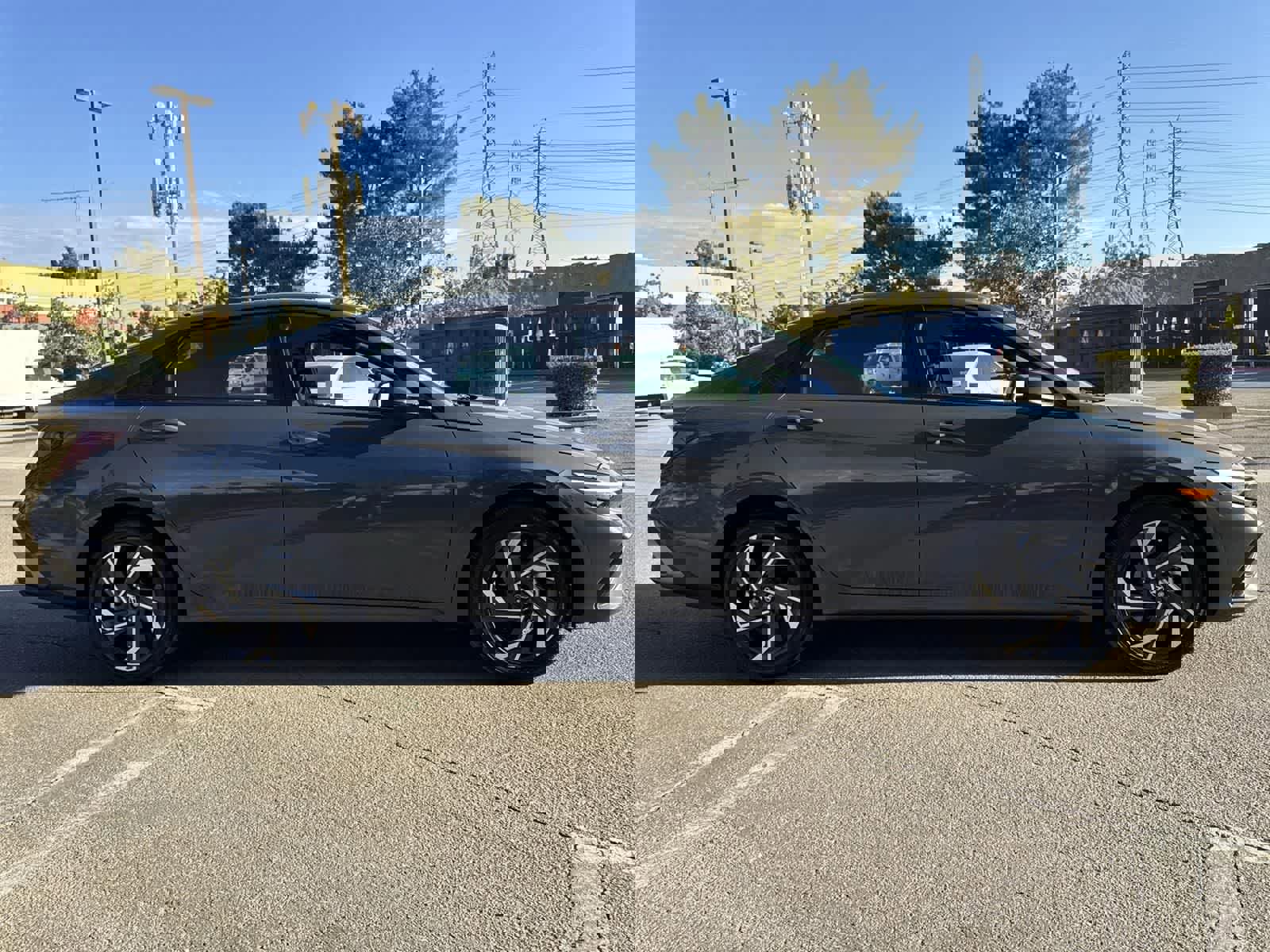 Certified 2025 Hyundai Elantra SEL image 3