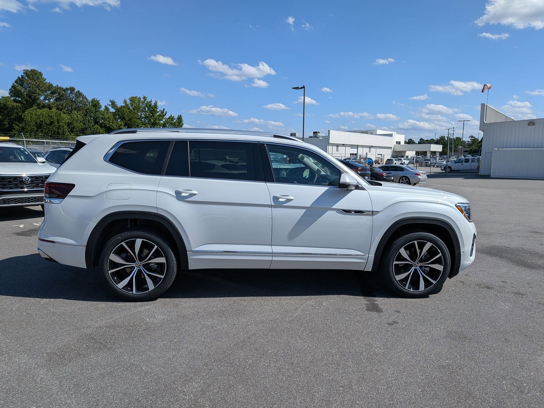 New 2026 Volkswagen Atlas SEL Premium R-Line AWD/4WD image 2