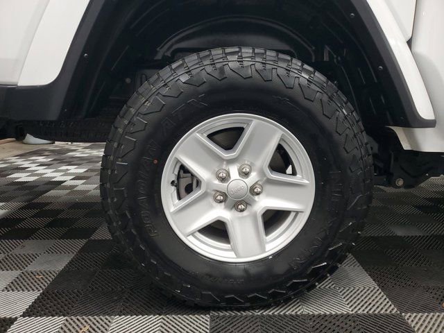 Used 2023 Jeep Gladiator Sport AWD/4WD image 7