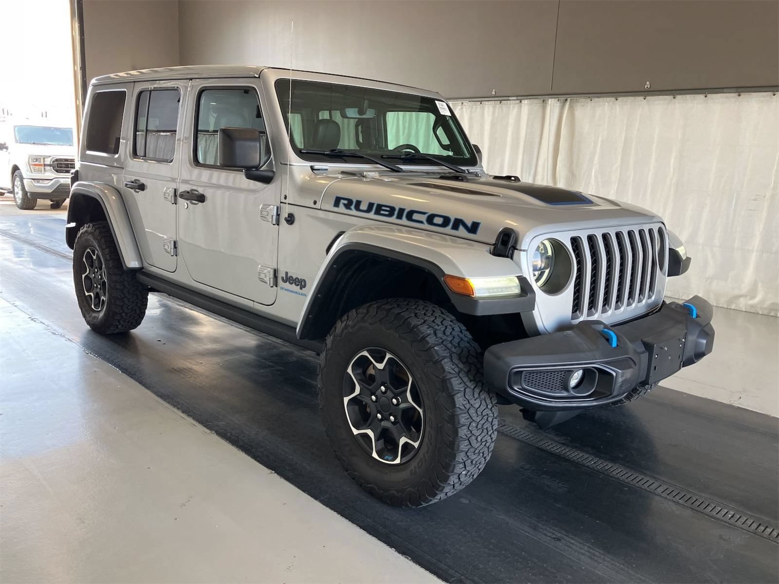 Used 2023 Jeep Wrangler Unlimited Rubicon 4xe w/ Cold Weather Group AWD/4WD image 2