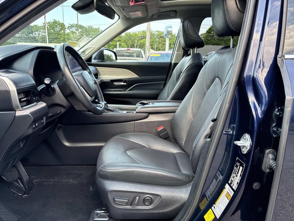 Used 2024 Toyota Grand Highlander AWD image 22