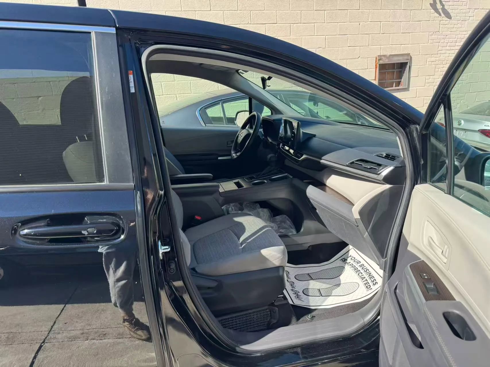 Used 2024 Toyota Sienna LE image 13