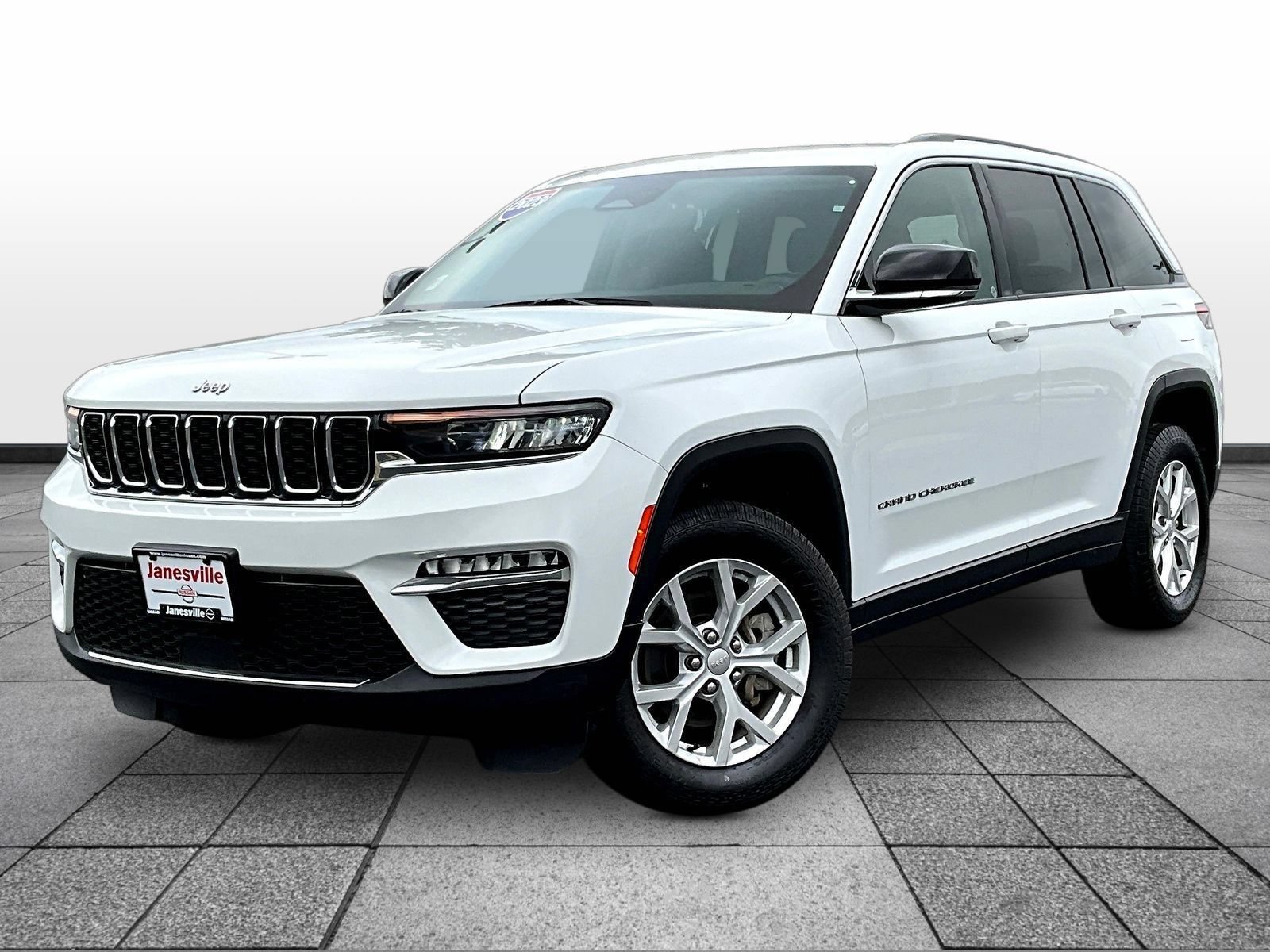 Used 2023 Jeep Grand Cherokee Limited AWD/4WD image 3