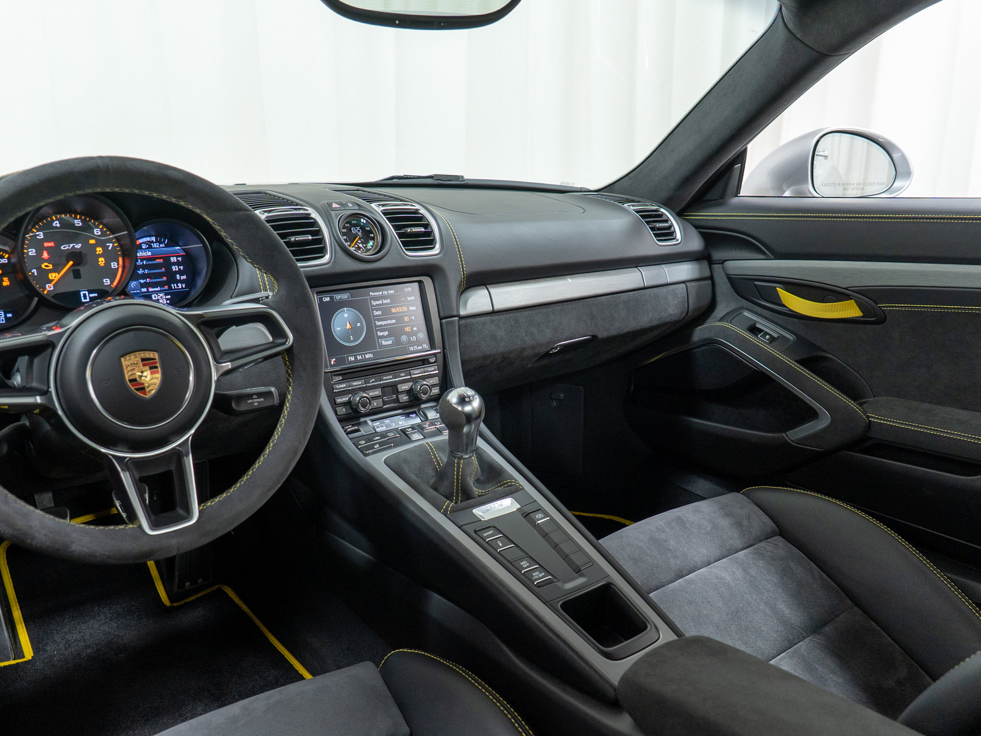 Certified 2016 Porsche Cayman GT4 RWD image 24