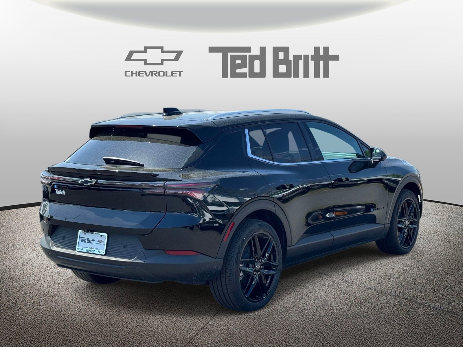 New 2026 Chevrolet Equinox EV LT w/ LPO, Blackout Package FWD image 4