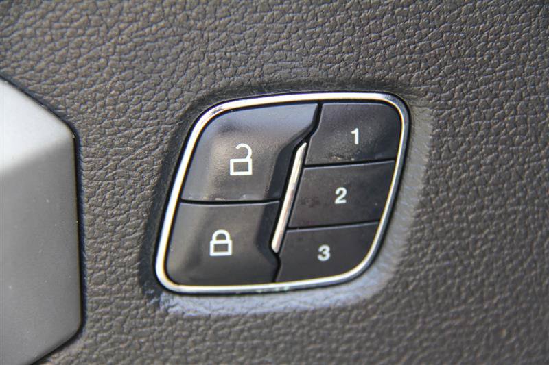 Used 2015 Ford F150 Lariat AWD/4WD image 18