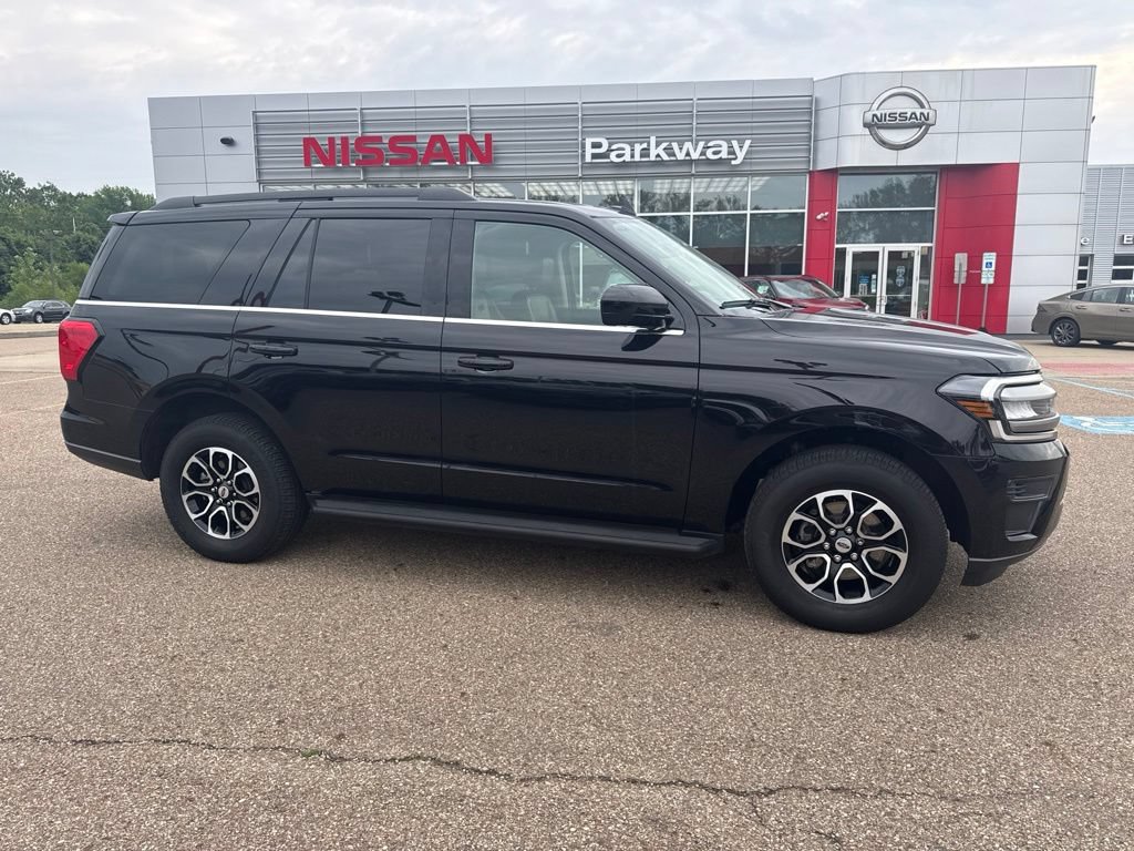 Used 2024 Ford Expedition XLT AWD/4WD image 1