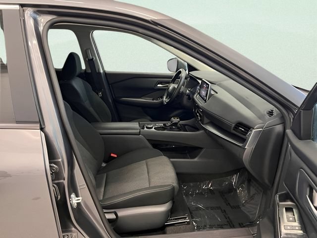 Used 2025 Nissan Rogue SV AWD/4WD image 13