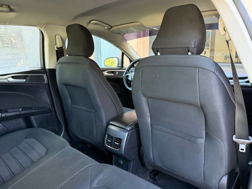 Used 2019 Ford Fusion SE FWD image 19