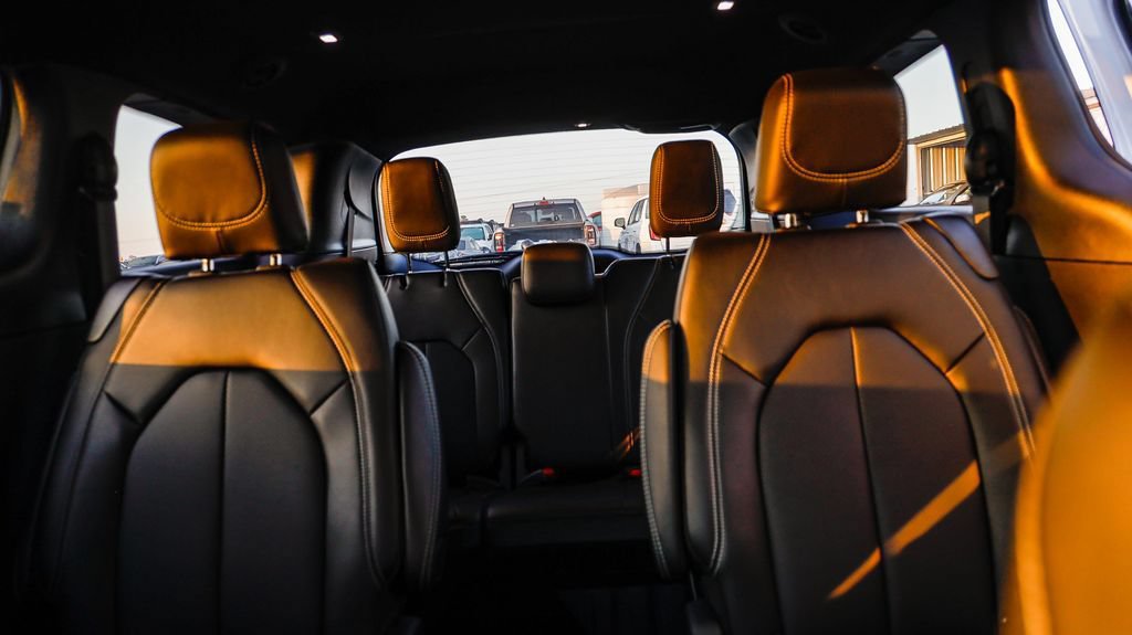 New 2027 Chrysler Pacifica Select FWD image 27