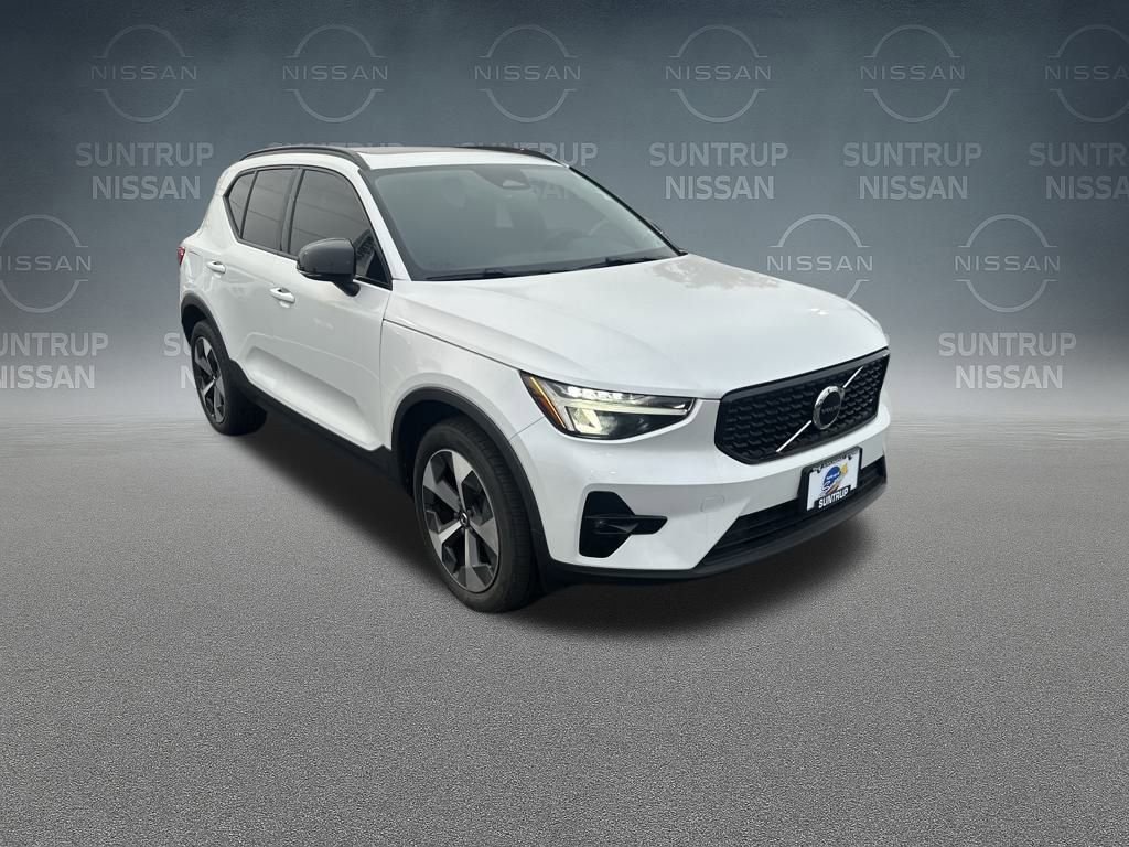 Used 2023 Volvo XC40 B5 Plus w/ Protection Package Premier image 40