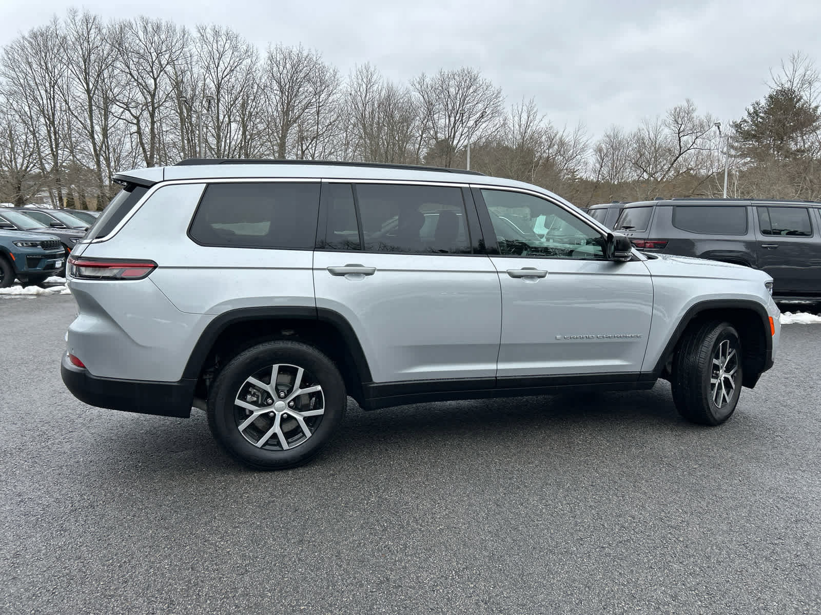 Used 2025 Jeep Grand Cherokee L Limited w/ Trailer Tow Package image 4