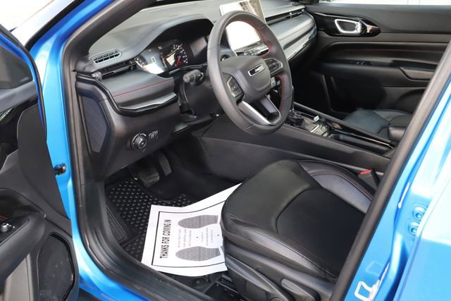 Used 2025 Jeep Compass Trailhawk AWD/4WD image 12