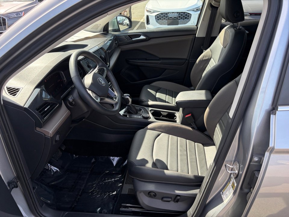 Used 2022 Volkswagen Taos SEL image 30