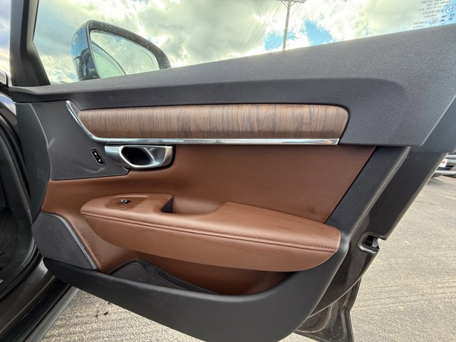 Used 2024 Volvo V90 B6 Cross Country Plus w/ Protection Package Premier image 28