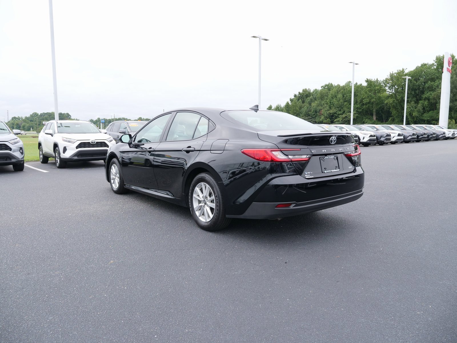 Used 2025 Toyota Camry LE image 6