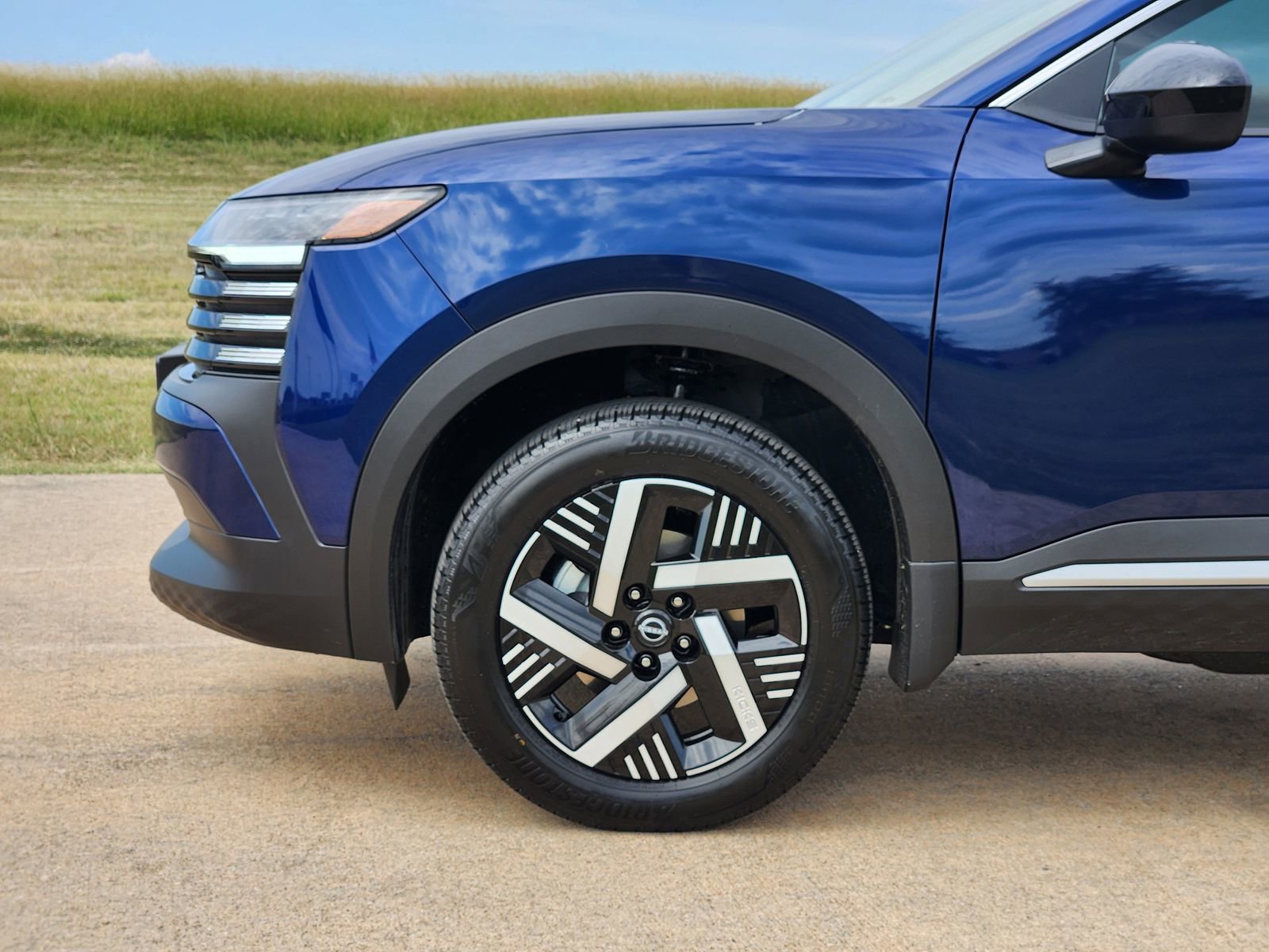 New 2026 Nissan Kicks SV image 10