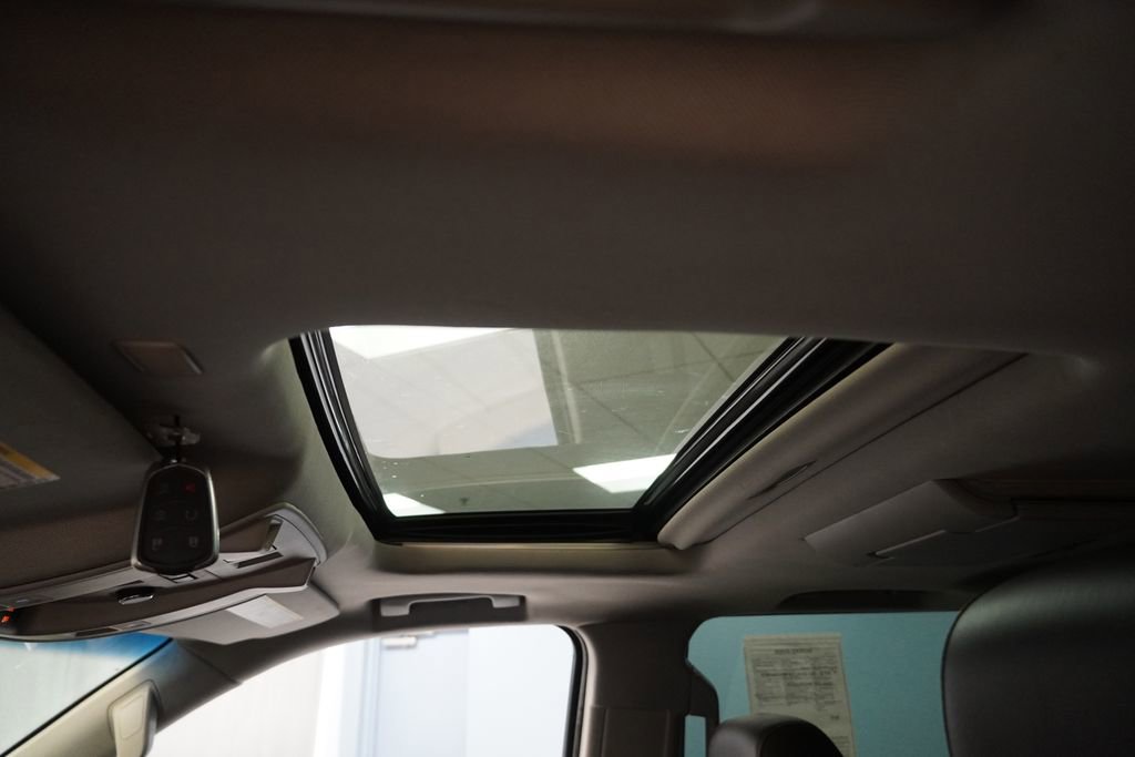 Used 2017 Cadillac Escalade ESV Luxury image 3